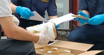 7.76万罐进口幼儿配方羊奶粉运抵黄埔新港